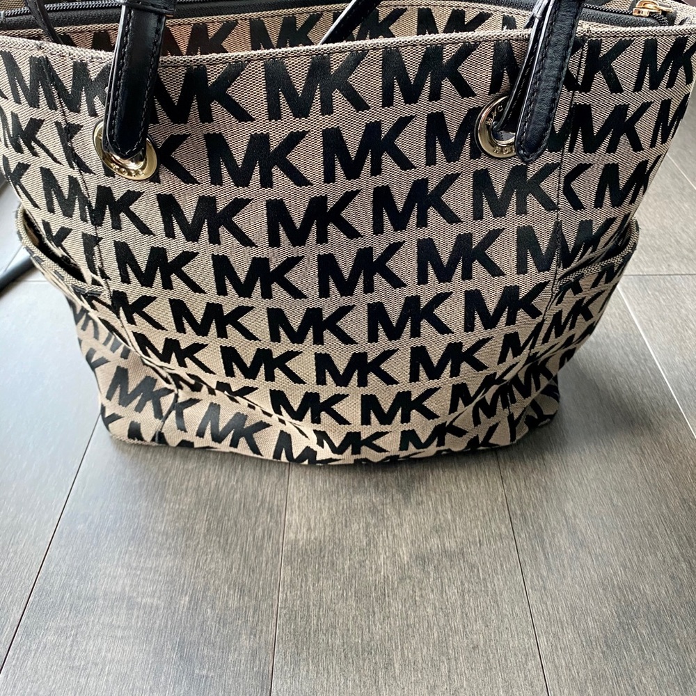 Michael Kors Tote Bag.